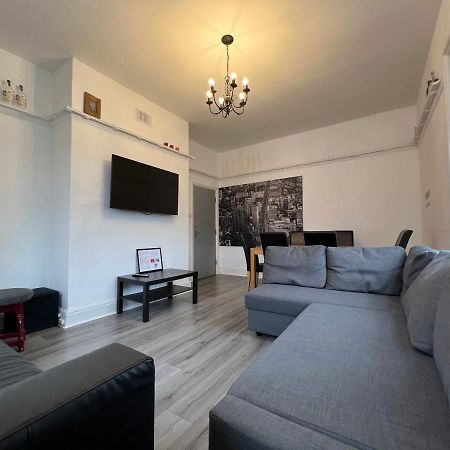 Peaky Blinders Apartment 5 Min Walk To Blackpool Tower Sleeps Up To 14 Εξωτερικό φωτογραφία